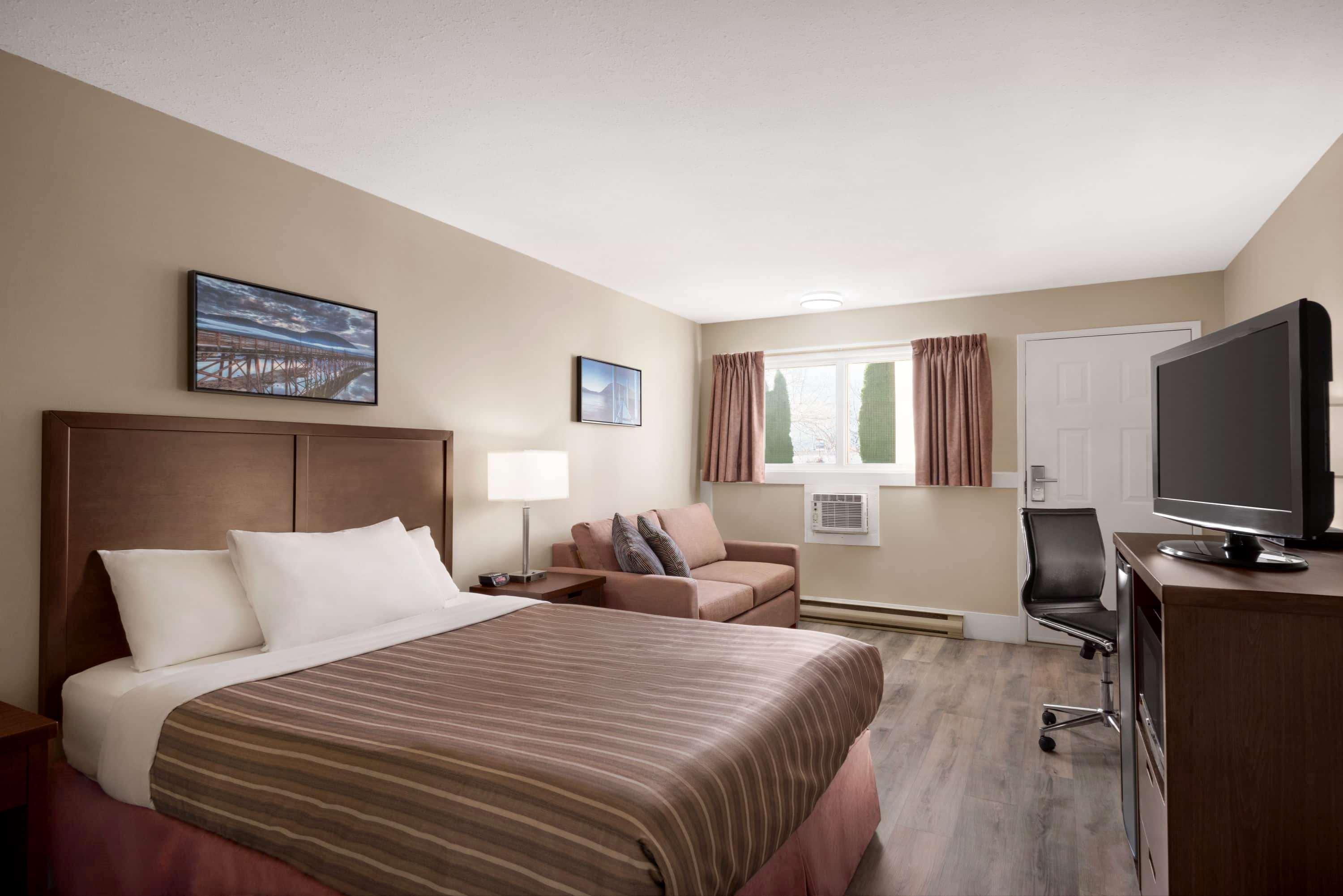 Travelodge By Wyndham Salmon Arm Bc Eksteriør billede