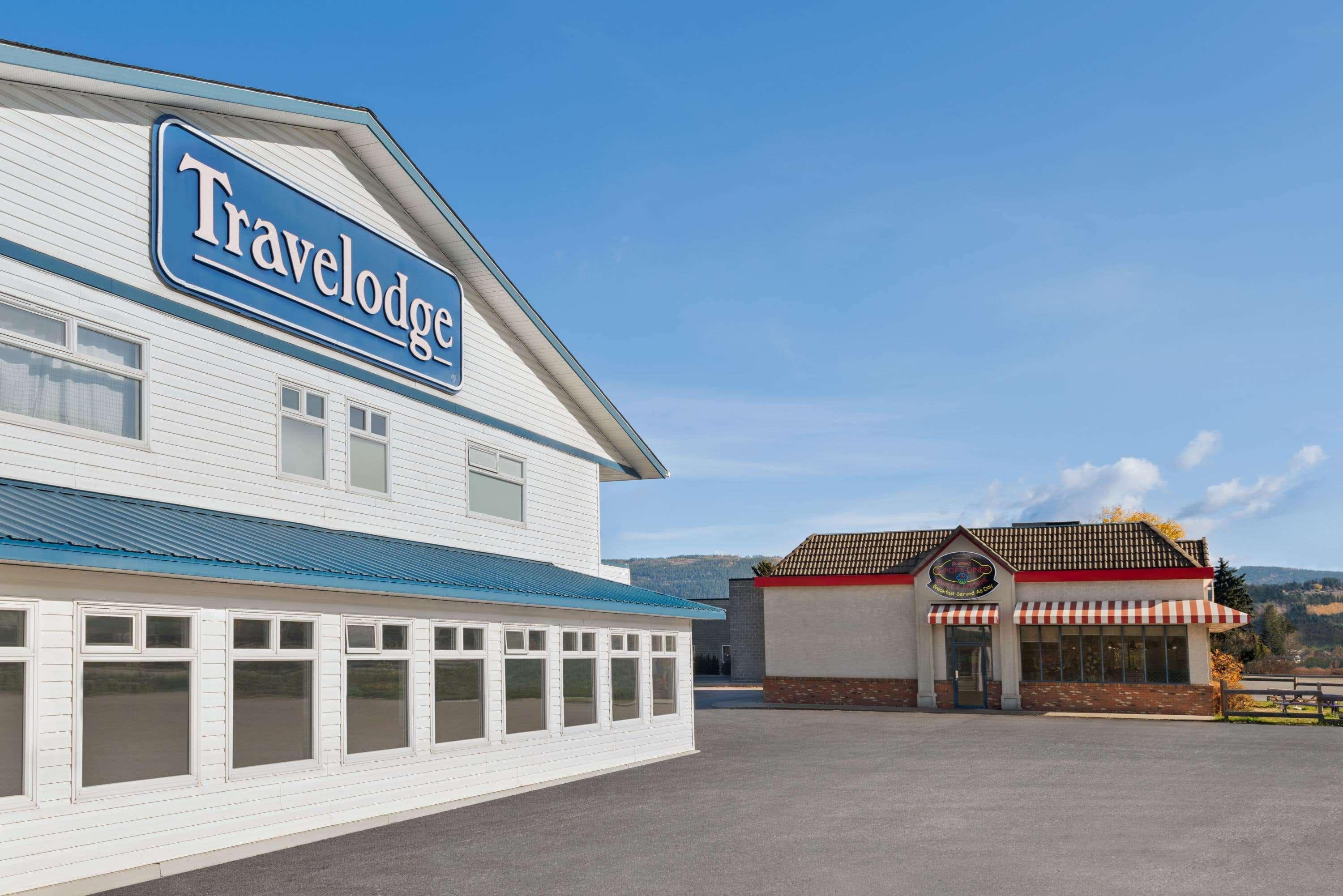 Travelodge By Wyndham Salmon Arm Bc Eksteriør billede