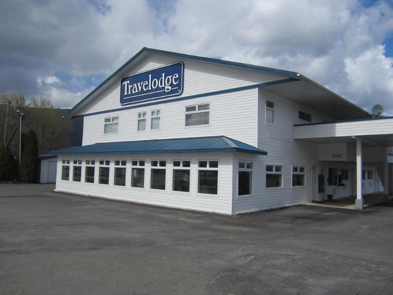 Travelodge By Wyndham Salmon Arm Bc Eksteriør billede